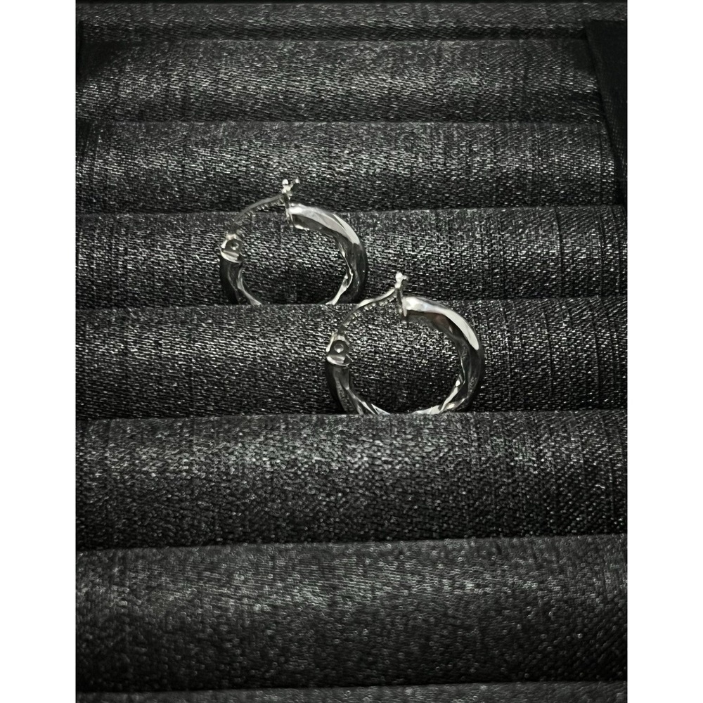 Argollas de Plata 925 con Diseño Ondulado,     925 Sterling Silver Wavy Earrings